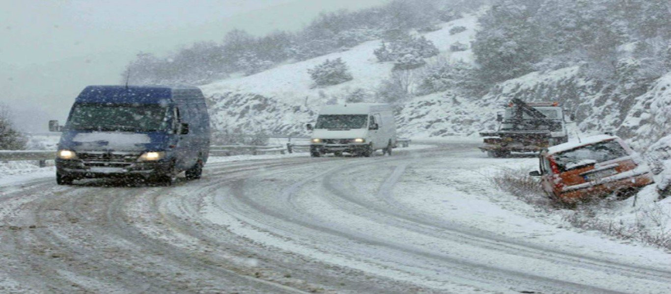 Μεγάλα προβλήματα από την κακοκαιρία - Κλειστοί πολλοί δρόμοι σε όλη την Ελλάδα